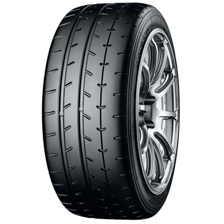 215 40 R17 87W Yokohama Advan A052